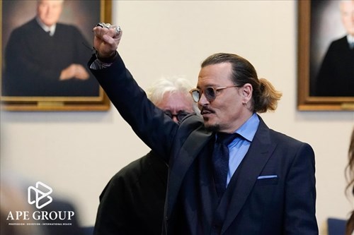 Johnny Depp giành chiến thắng cuối cùng, kết thúc 6 năm hôn nhân với vợ cũ